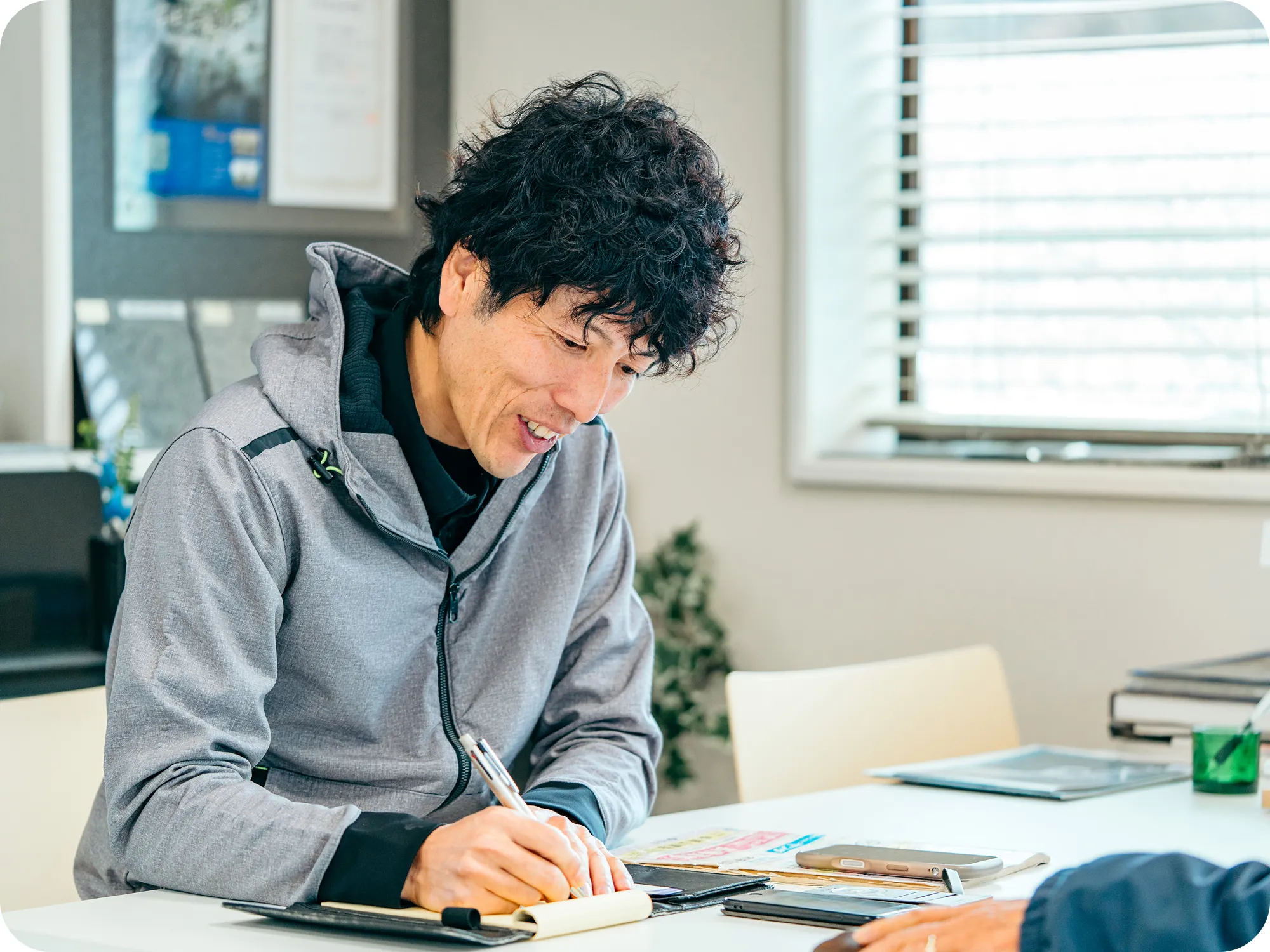 お墓を移す際に多くの方が戸惑われるのが、行政やお寺との手続きです。