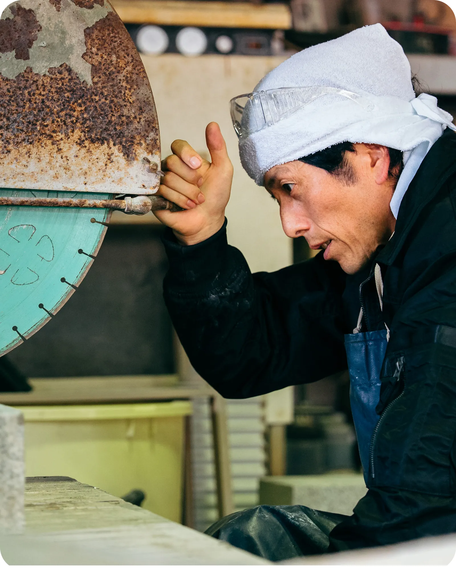 一つひとつの石を“職人の精度で仕上げる”据付